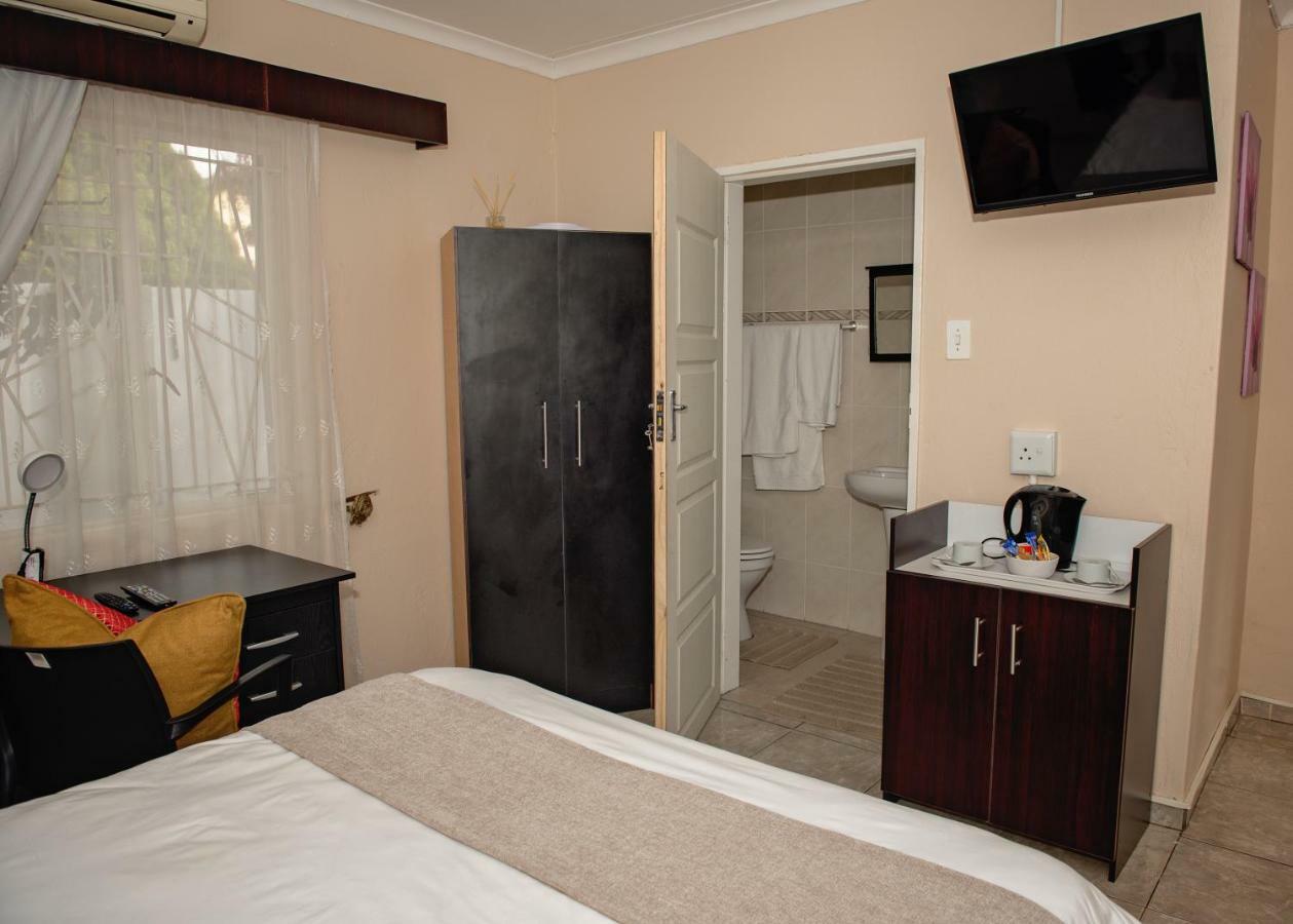 Savannah Guest House Polokwane Extérieur photo