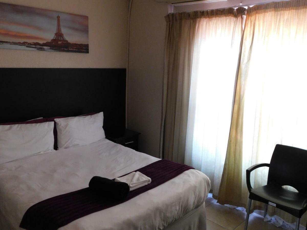 Savannah Guest House Polokwane Extérieur photo