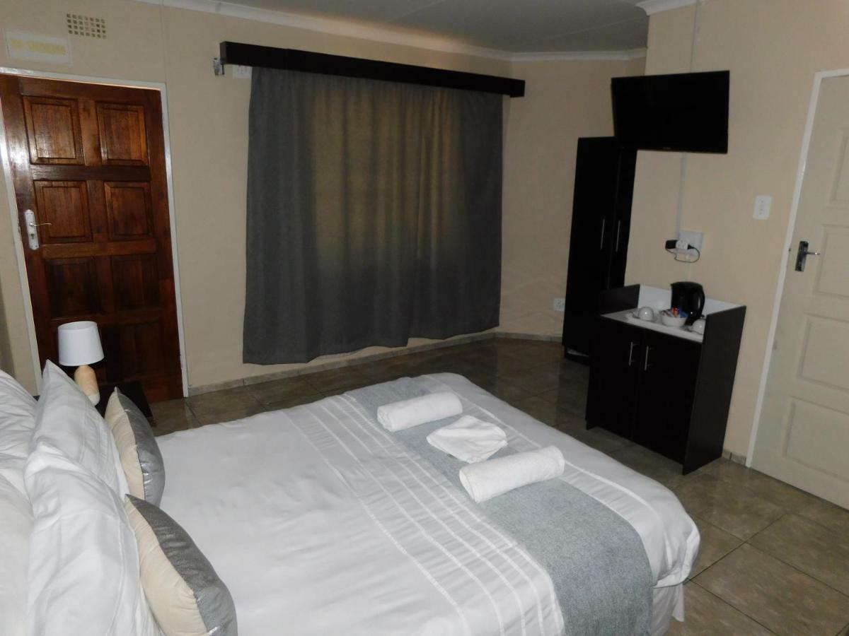 Savannah Guest House Polokwane Extérieur photo