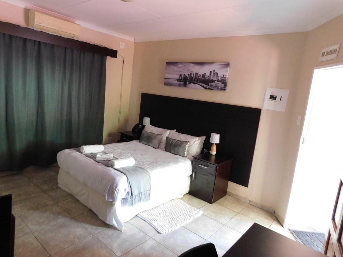 Savannah Guest House Polokwane Extérieur photo